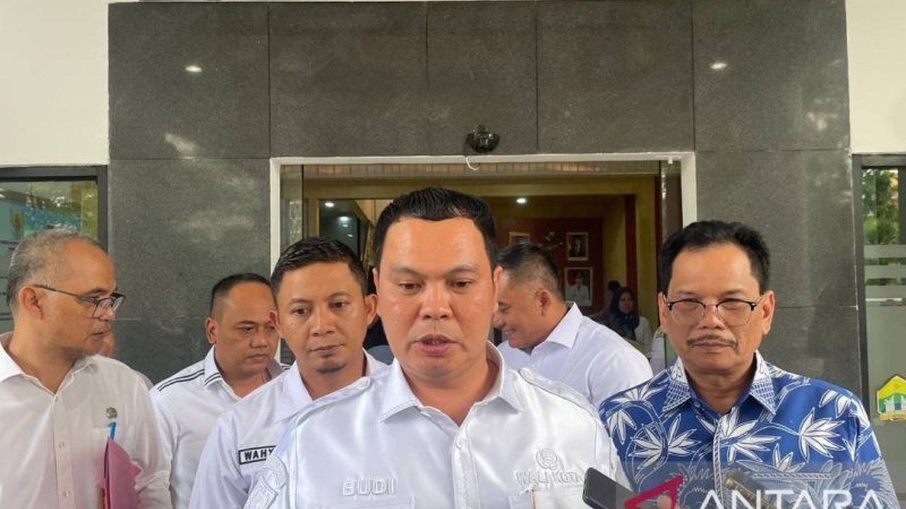 Pemerintah Kota Serang berinovasi dengan meluncurkan Aplikasi Serang Mengaji, sebuah platform digital belajar mengaji hasil kolaborasi dengan BWA yang tidak membebani APBD, sekaligus menawarkan hadiah umrah menarik.