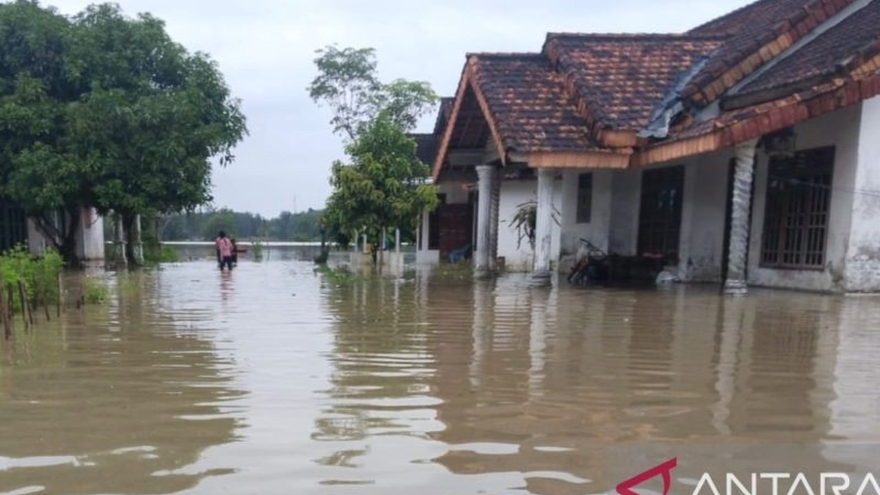 Pemerintah Kabupaten Ogan Komering Ulu (OKU) Timur mengumumkan Status Siaga Darurat Banjir dan Tanah Longsor sebagai langkah antisipasi bencana. Ribuan rumah warga telah terdampak banjir akibat curah hujan tinggi, memicu kewaspadaan dini di wilayah rawan.