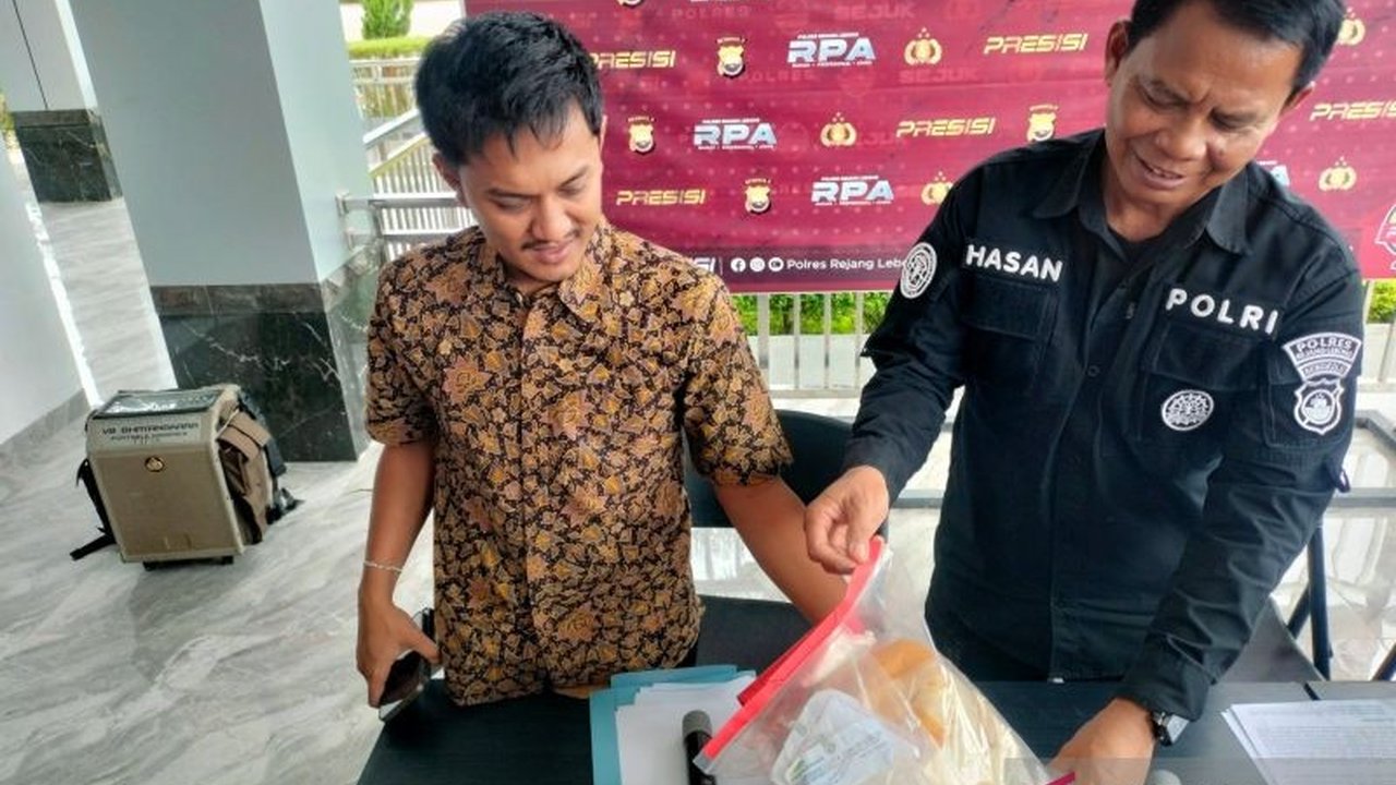 Polres Rejang Lebong berhasil mengungkap lima kasus penyalahgunaan narkotika di wilayahnya, mengamankan tujuh tersangka dengan barang bukti lebih dari 100 gram sabu. Upaya penanganan penyalahgunaan narkotika Rejang Lebong terus ditingkatkan.