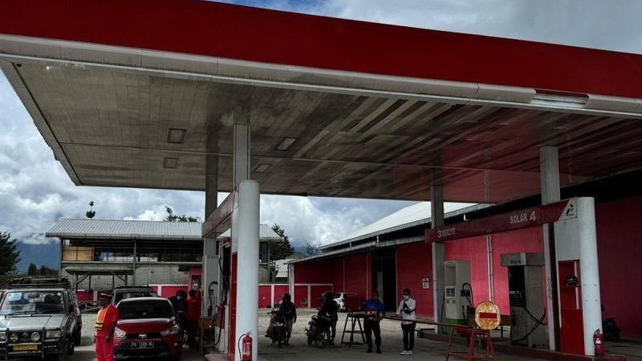 Pertamina Patra Niaga memastikan enam SPBU Wamena di Jayawijaya beroperasi sesuai standar, menjamin ketersediaan dan harga BBM terjangkau bagi masyarakat Papua Pegunungan.