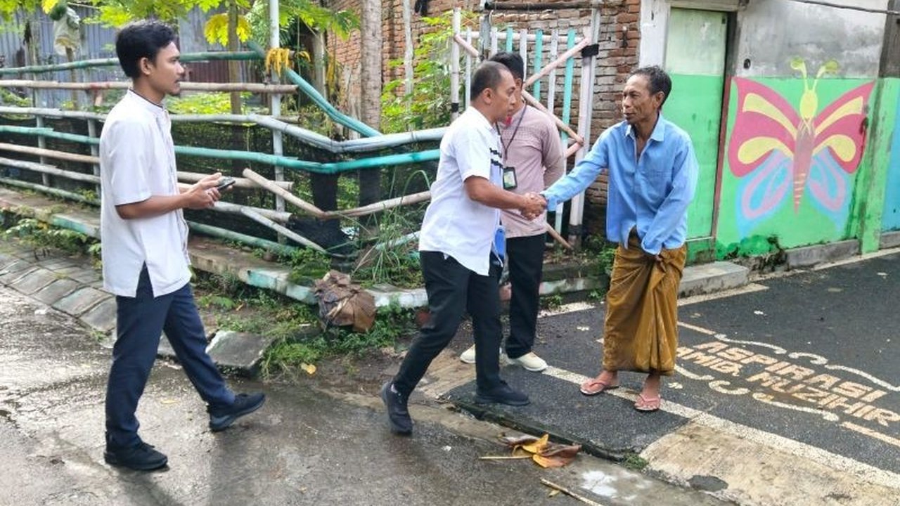 Dinas Kesehatan Kota Mataram sigap menurunkan Tim Gerak Cepat (TGC) untuk melakukan Dinkes Mataram Cek Kesehatan Pascabanjir, memastikan layanan medis optimal bagi warga terdampak. Simak upaya lengkapnya!