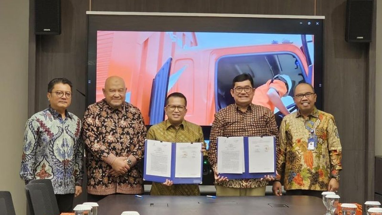 PT Perikanan Indonesia dan PT Pos Logistik Indonesia resmi menjalin sinergi logistik terpadu, bertujuan meningkatkan efisiensi rantai pasok produk perikanan nasional serta memperluas akses pasar secara signifikan.