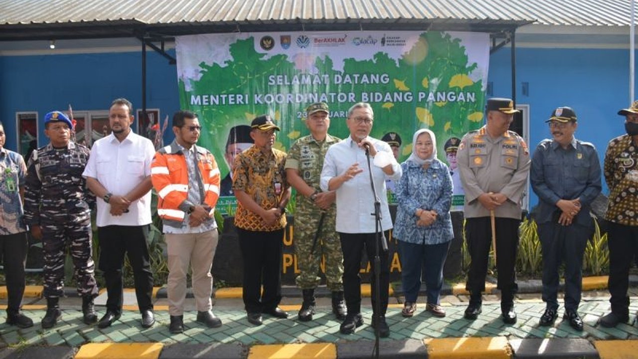 Menko Pangan Zulkifli Hasan menyoroti masalah Pengelolaan Sampah Cilacap dan membuka pintu bagi pihak swasta untuk turut serta, demi mengatasi penumpukan sampah yang kian mengkhawatirkan.