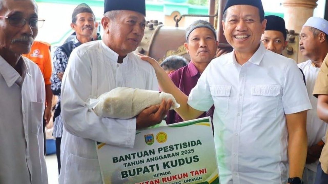 Pemerintah Kabupaten Kudus bergerak cepat menyalurkan Bantuan Pemkab Kudus Pasca-Banjir, berupa cadangan beras dan pestisida, guna memulihkan kondisi warga serta sektor pertanian yang terdampak.