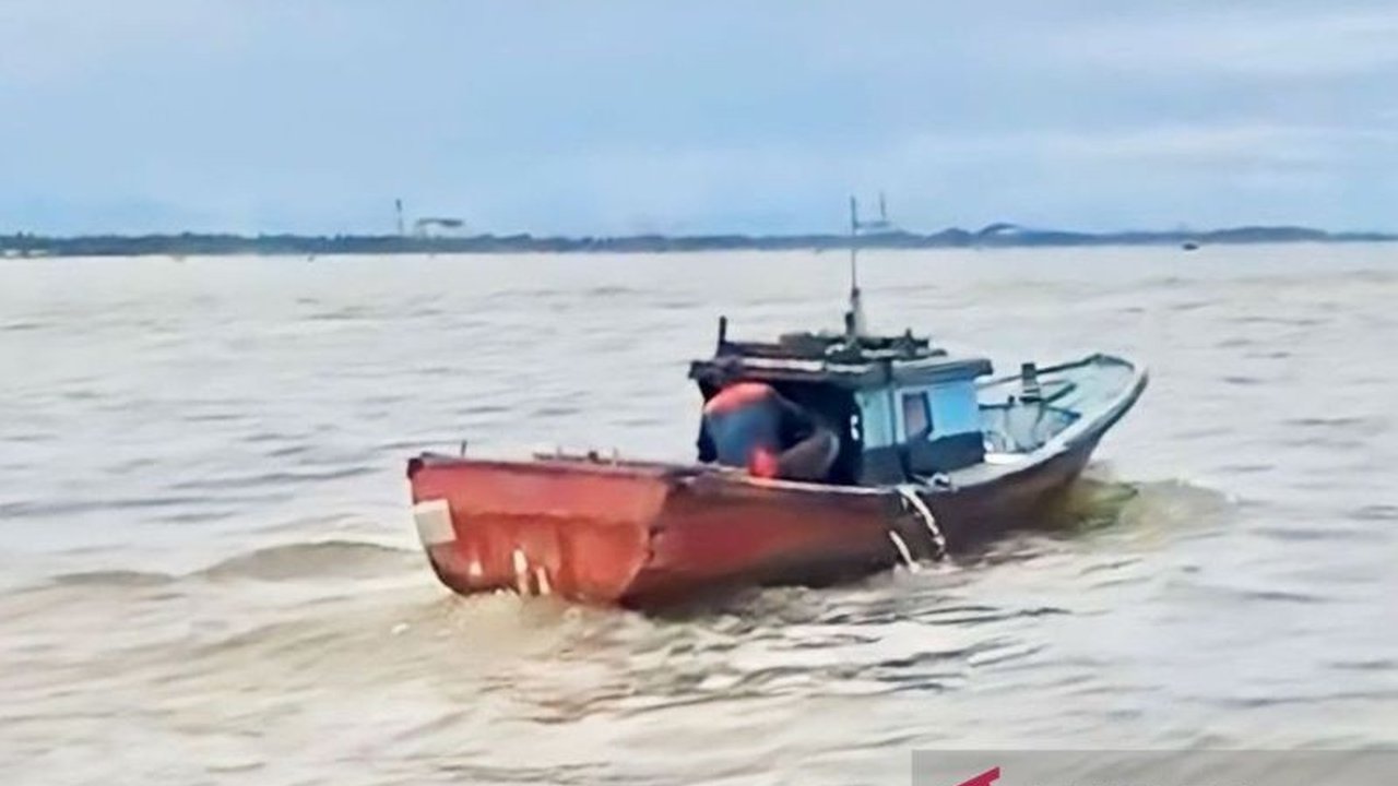 BMKG meminta nelayan di Aceh Barat Selatan waspada gelombang tinggi hingga 2,5 meter. Peringatan waspada gelombang tinggi ini penting demi keselamatan aktivitas laut.