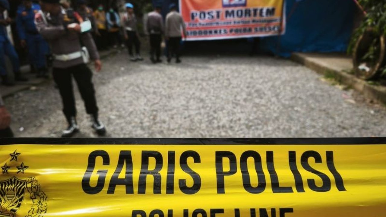 Tim Disaster Victim Identification (DVI) berhasil mengidentifikasi korban keempat kecelakaan pesawat ATR 42-500 di Pegunungan Bulusaraung, Sulawesi Selatan, menambah daftar korban yang teridentifikasi dalam insiden tragis ini.