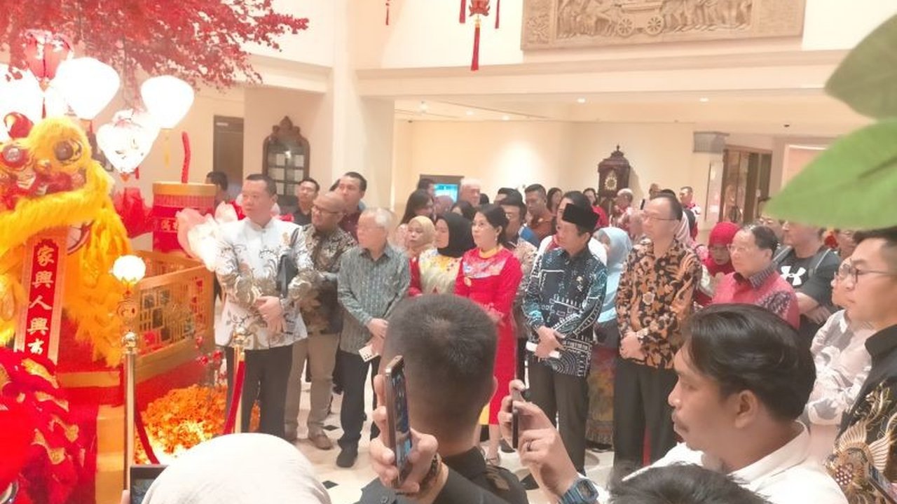 Menteri Agama (Menag) Nasaruddin Umar menyoroti Kota Singkawang sebagai teladan harmoni budaya nasional, menunjukkan keberagaman yang menjadi kekuatan persatuan dan daya tarik wisata.