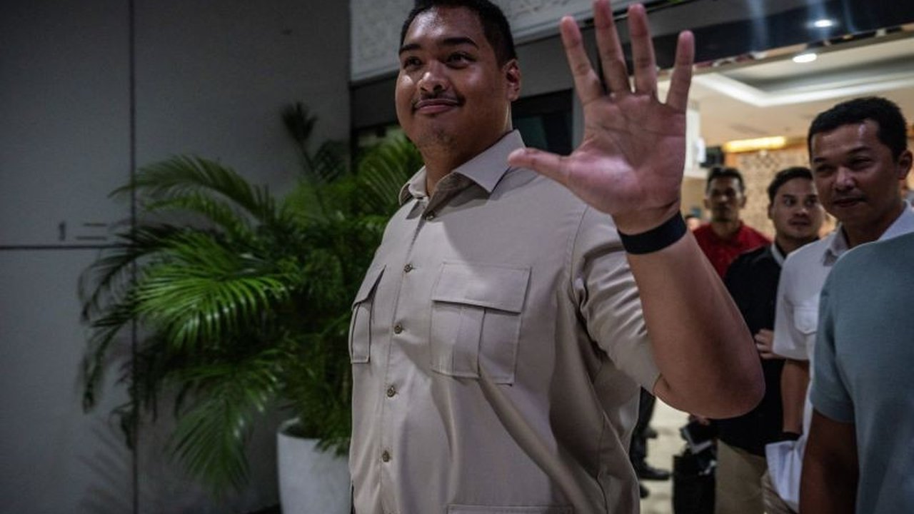 Komisi Pemberantasan Korupsi (KPK) memanggil mantan Menpora Dito Ariotedjo sebagai saksi dalam penyidikan kasus dugaan korupsi penentuan kuota haji tahun 2023–2024, yang telah merugikan negara triliunan rupiah.