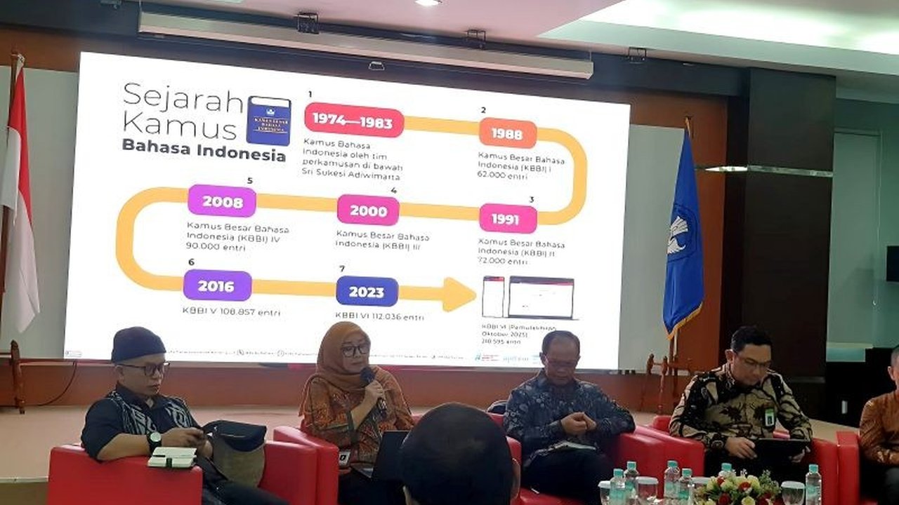 Ingin berkontribusi memperkaya bahasa Indonesia? Kemendikbudristek membuka pintu bagi publik untuk aktif menyampaikan usulan kosakata KBBI daring, termasuk perbaikan makna kata, melalui platform digital.