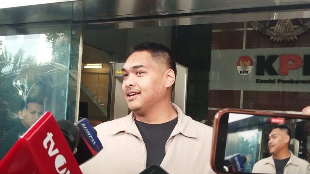 Mantan Menpora Dito Ariotedjo diperiksa KPK terkait kasus dugaan korupsi kuota haji, mengungkap detail kunjungan kerja bersama Presiden Jokowi ke Arab Saudi yang membahas kuota haji dan investasi.