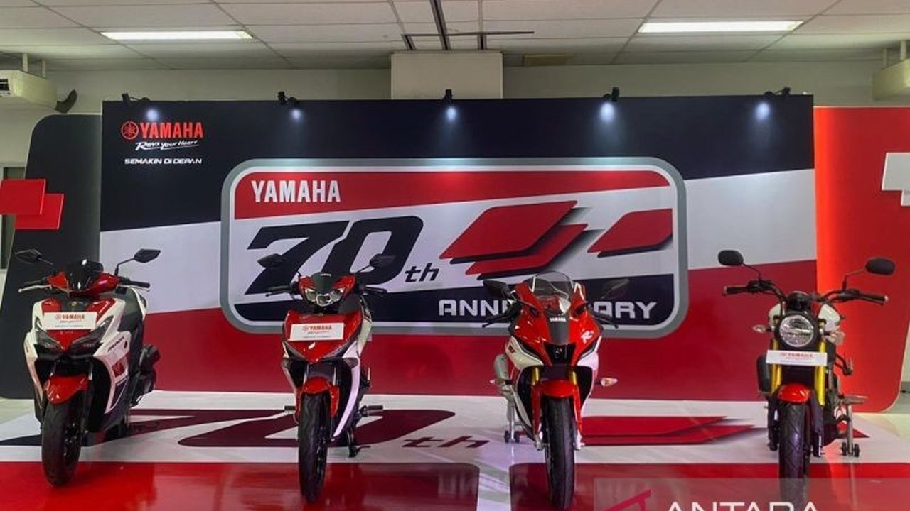 Yamaha Indonesia merayakan hari jadi ke-70 dengan meluncurkan livery khusus yang terinspirasi dari warna ikonik merah-putih YZF-R7 1999. Livery spesial 70 Tahun ini tersedia untuk Aerox Alpha Turbo, MX King, R15M Connected/ABS, dan XSR 155, menawarkan nil