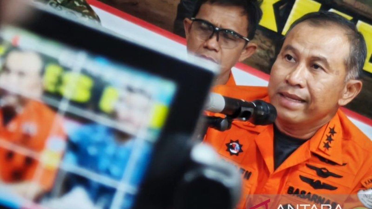 Tim SAR Gabungan mempercepat proses evakuasi korban pesawat ATR 42-500 PK-THT dengan berhasil mengevakuasi tujuh paket kantong jenazah dari Bulusaraung, menambah total menjadi 11 paket untuk identifikasi DVI.