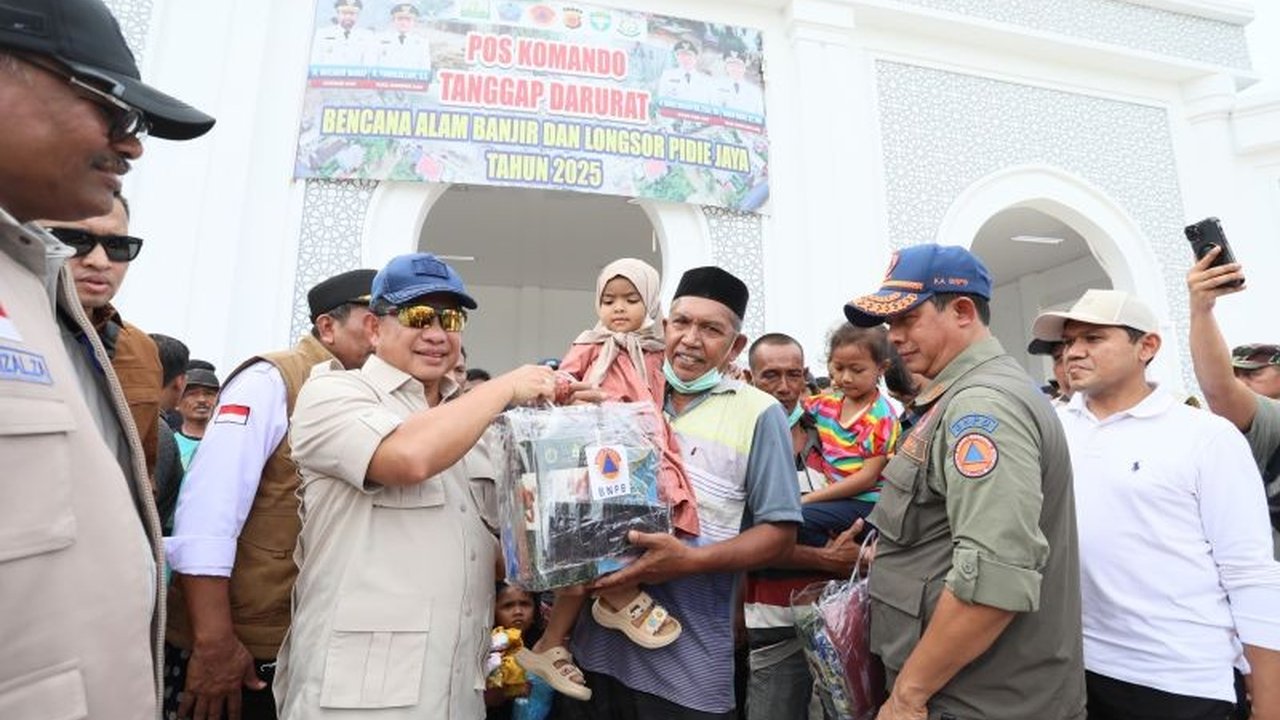 Menteri Dalam Negeri menyerahkan langsung Bantuan Bencana Pidie Jaya untuk warga terdampak di Aceh. Langkah ini diharapkan mempercepat pemulihan dan memenuhi kebutuhan dasar masyarakat.