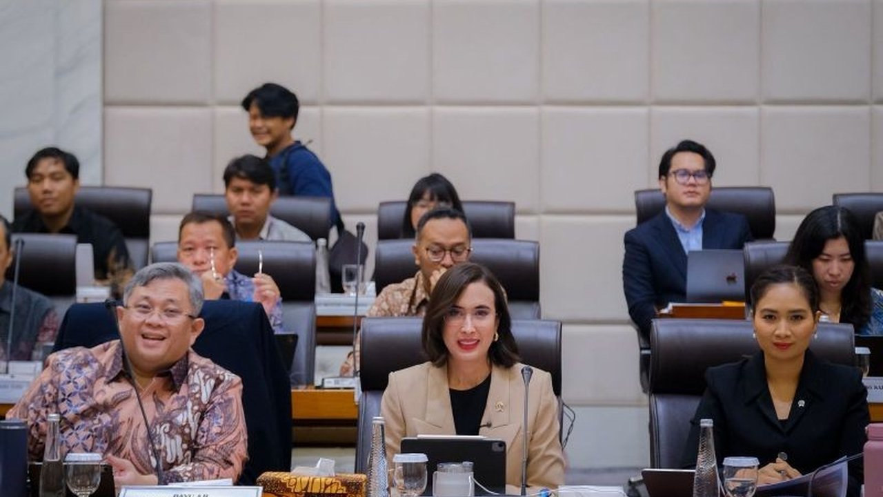 Pariwisata Indonesia menunjukkan daya tarik yang kian kuat. Menteri Widiyanti Putri Wardhana mengumumkan kunjungan wisatawan mancanegara melampaui target 2025, menandai pertumbuhan positif sektor ini.