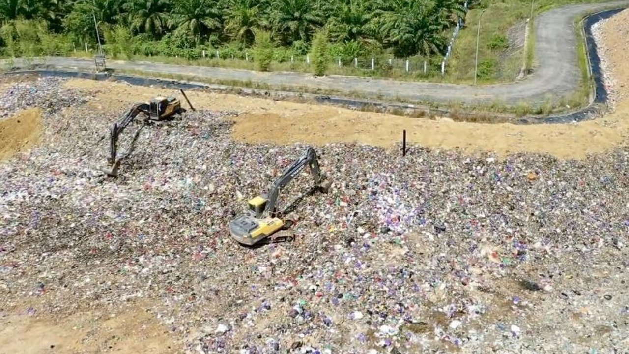 Dinas Lingkungan Hidup (DLH) Kalimantan Selatan (Kalsel) mengungkapkan adanya peluang pencabutan sanksi terhadap dua Tempat Pemrosesan Akhir (TPA) di daerah tersebut, seiring dengan progres perbaikan dan revitalisasi yang signifikan, mendukung upaya Penca