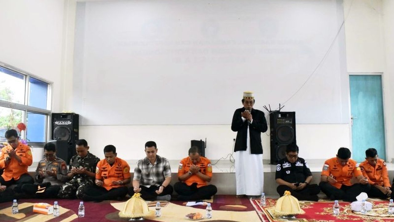 Setelah tujuh hari pencarian intensif, Basarnas menggelar doa bersama di Makassar, secara resmi menutup Operasi SAR Pesawat ATR 42-500 yang jatuh di Pegunungan Bulusaraung, Sulawesi Selatan.