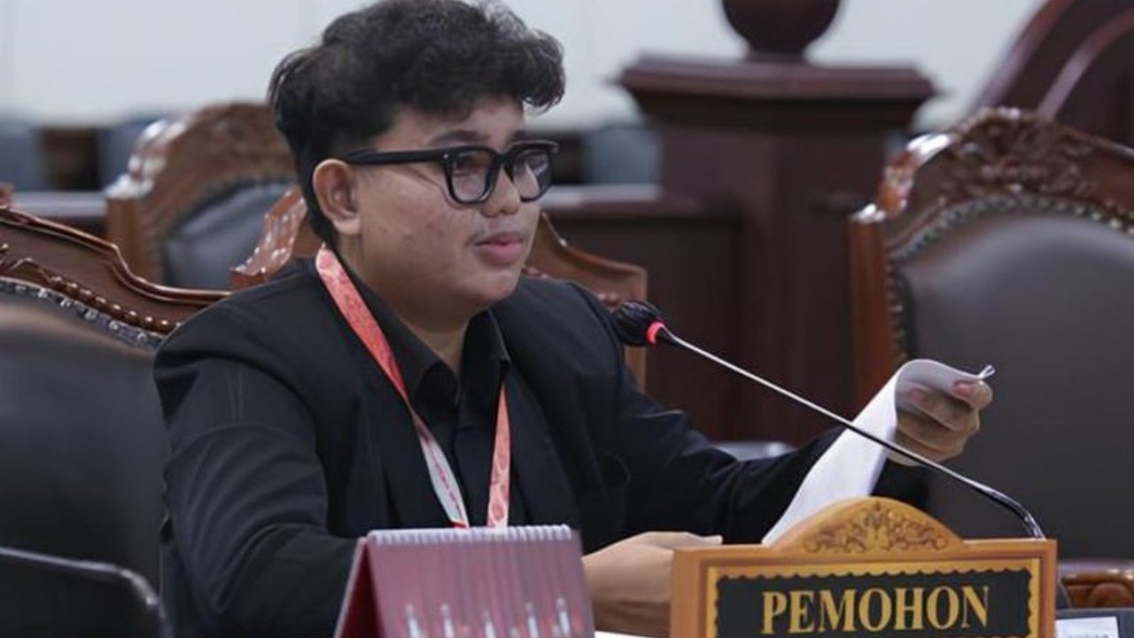 Seorang mahasiswa UMY mengajukan uji materi UU LLAJ ke MK setelah mengalami kecelakaan serius akibat puntung rokok, menuntut perlindungan hukum yang lebih tegas.
