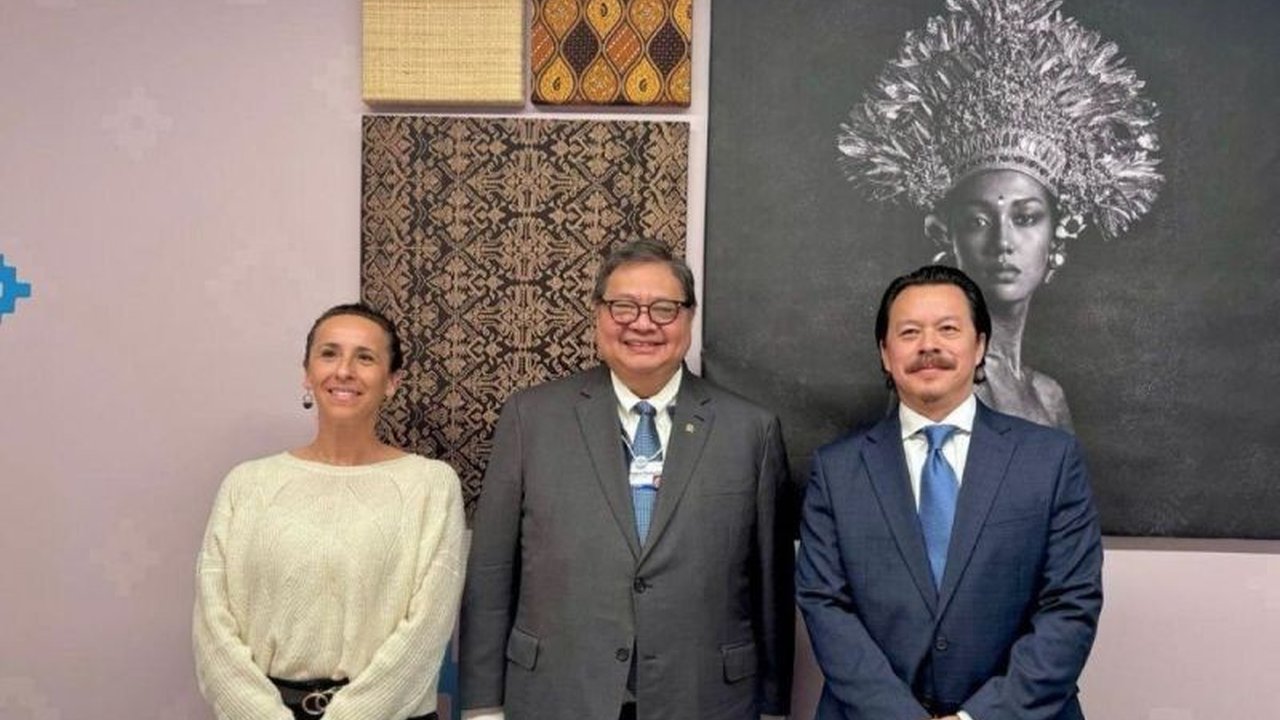 Menteri Koordinator Bidang Perekonomian Airlangga Hartarto aktif menjaring Investasi Digital di WEF 2026 dari raksasa teknologi seperti Nvidia dan Amazon, memperkuat ekonomi digital Indonesia.