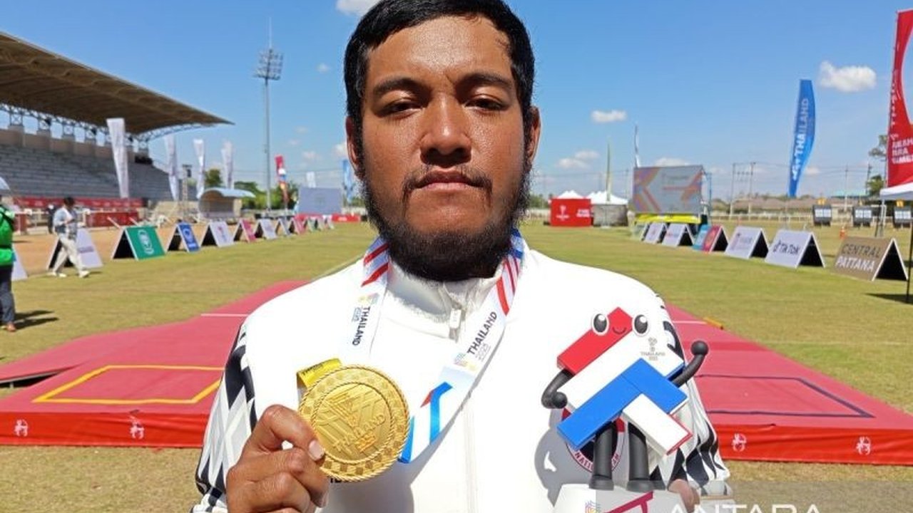 Atlet para panahan Indonesia, Ken Swagumilang, berhasil menyabet medali emas perdana di ASEAN Para Games (APG) 2025 Thailand setelah tampil lepas dan fokus pada sasaran, membuat pembaca penasaran akan strateginya.