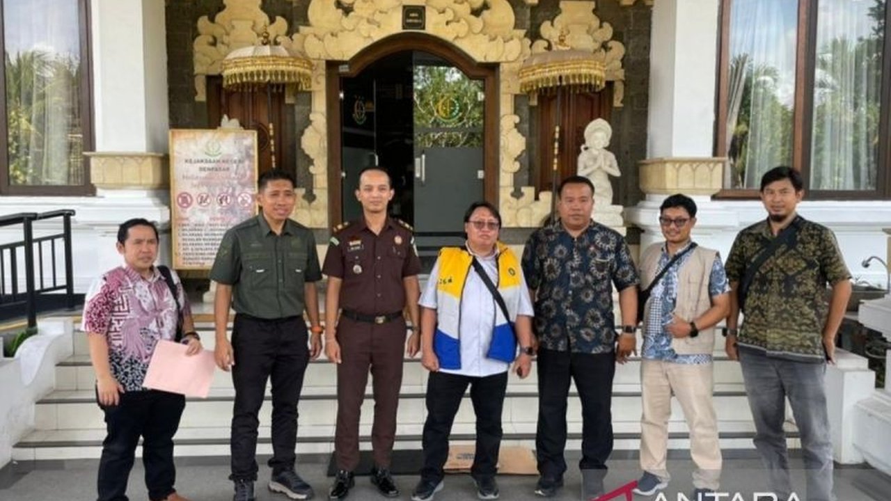 Kantor Wilayah DJP Bali melimpahkan tersangka berinisial DS terkait Kasus Pajak Bali yang merugikan negara Rp947 juta ke Kejaksaan Negeri Denpasar, memicu pertanyaan tentang modus operandi dan proses hukumnya.