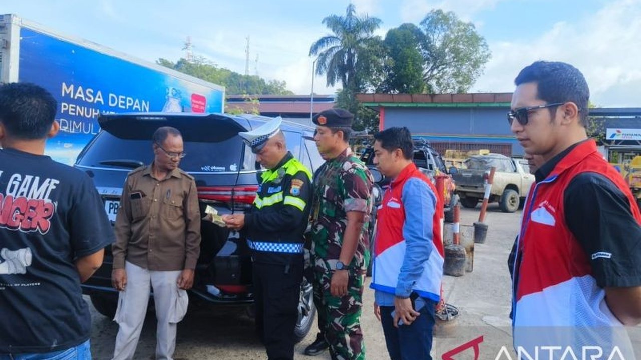 Tim gabungan lintas sektor melakukan penertiban antrean BBM Subsidi Sorong, mengamankan delapan kendaraan yang terbukti melanggar aturan penyalahgunaan solar subsidi.