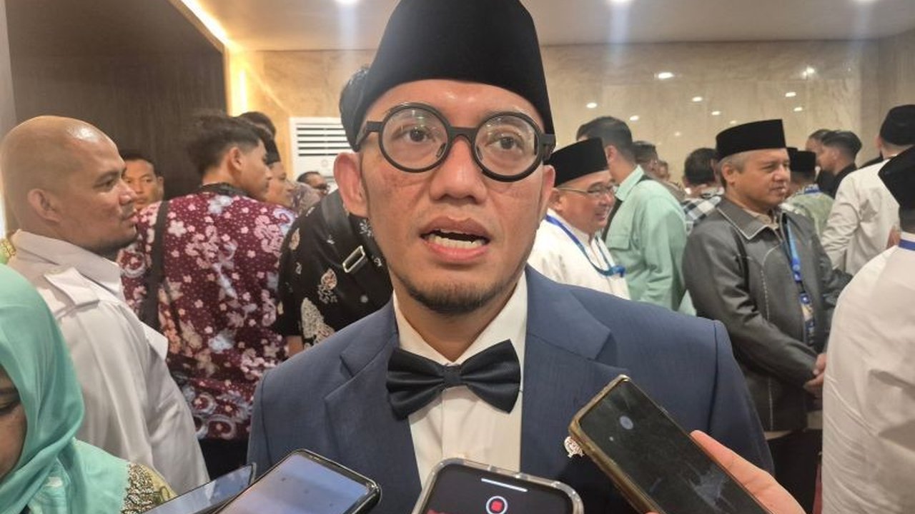 Wakil Menteri Haji dan Umrah menjelaskan penyebab penyesuaian kuota haji Indonesia yang berujung pada perubahan jadwal keberangkatan. Simak penjelasan lengkapnya!