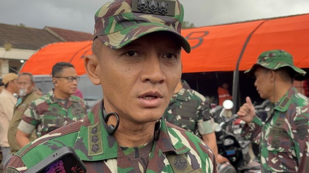 Kodam III/Siliwangi terus menelusuri dugaan 23 anggota TNI hilang akibat longsor Cisarua Bandung yang melanda Kampung Pasir Kuning. Simak kendala dan upaya pencarian korban yang masih berlangsung.