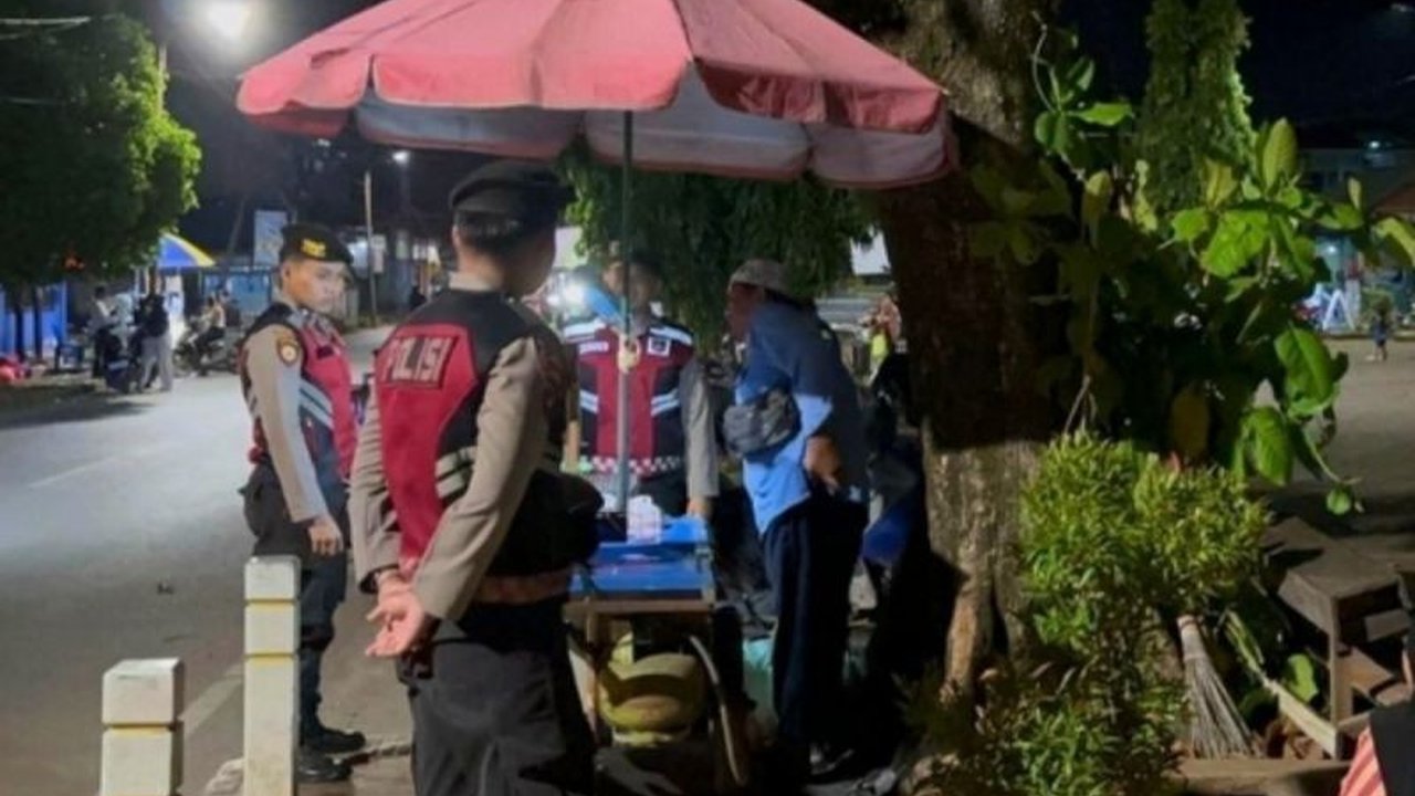 Polres Tanah Laut intensifkan Patroli Presisi guna mencegah tindak kriminalitas, khususnya pada malam hari. Langkah proaktif ini hadirkan polisi di tengah masyarakat untuk jamin keamanan.
