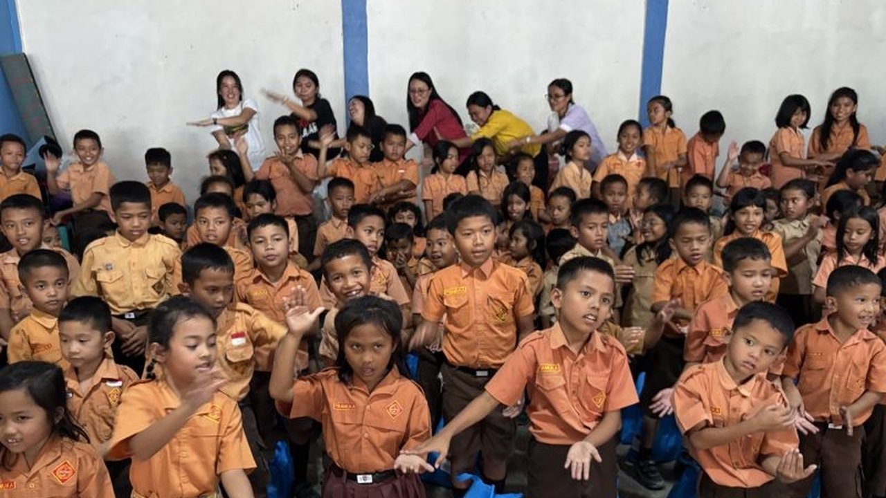 Ratusan pelajar di Tapanuli Utara mengikuti kegiatan pemulihan trauma pascabencana longsor, membantu mereka mengatasi dampak psikologis dan kembali ceria, dengan fokus pada pemulihan trauma pelajar Taput.