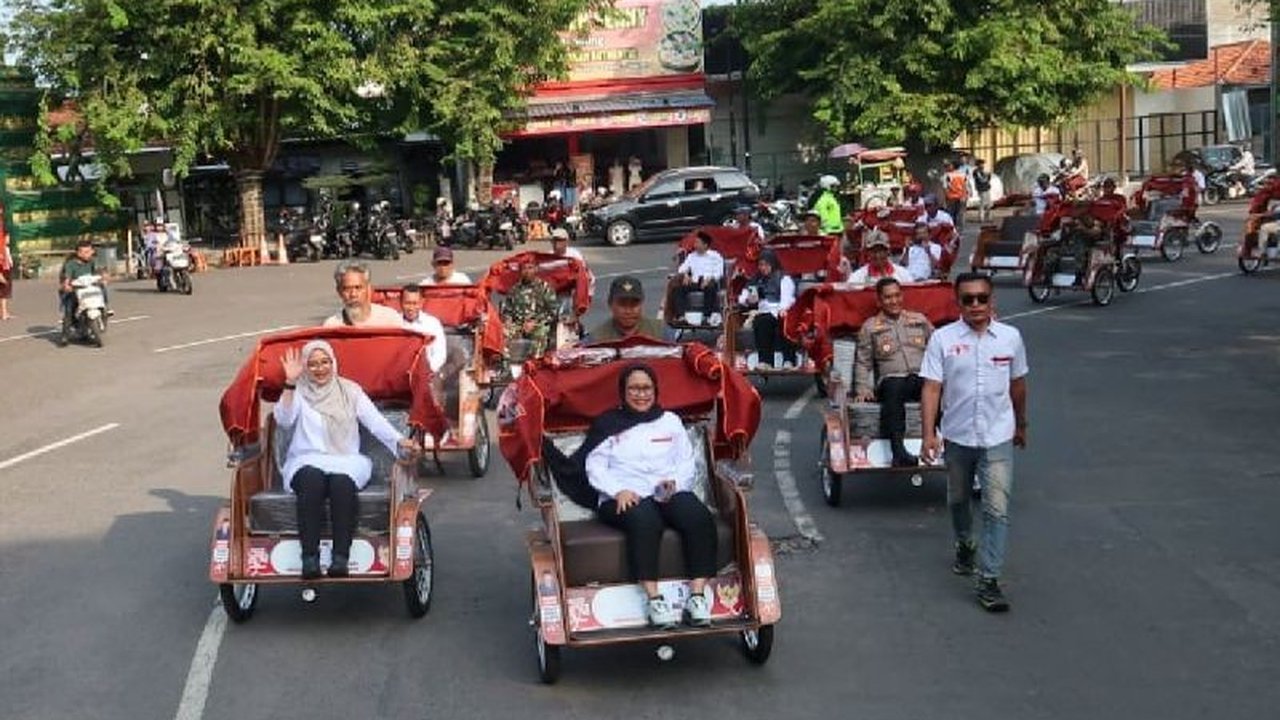Presiden Prabowo Subianto menyalurkan bantuan becak listrik kepada tukang becak lansia di Banyuwangi, Jawa Timur, diharapkan mampu meringankan beban kerja dan meningkatkan kesejahteraan mereka.