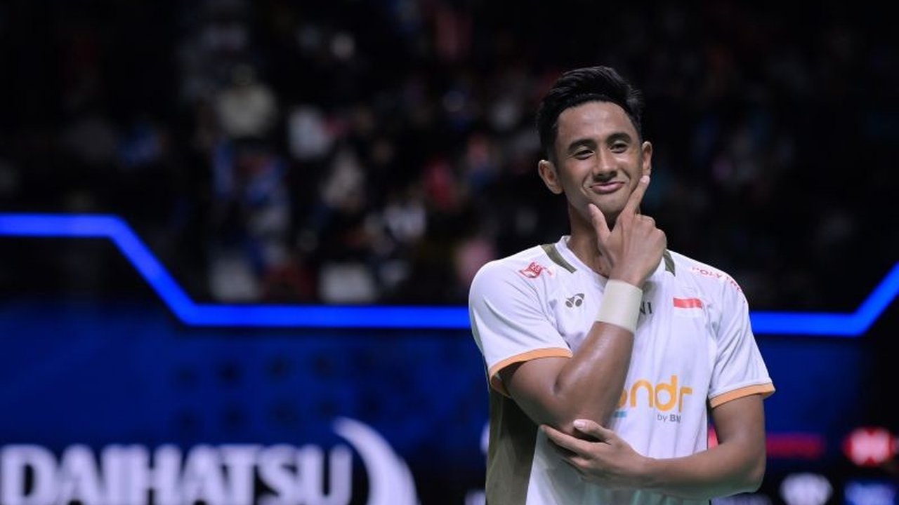 Dua wakil tuan rumah, Alwi Farhan dan pasangan Raymond Indra/Nikolaus Joaquin, berhasil melaju ke final Indonesia Masters 2026, menjaga harapan Indonesia meraih gelar juara di Istora.