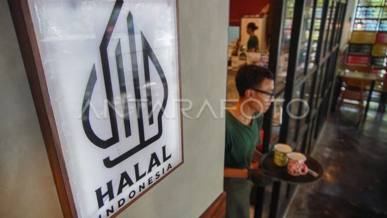 Kementerian Agama kembali menegaskan batas waktu wajib halal pada 17 Oktober 2026 untuk berbagai produk strategis, mendorong kesadaran dan pertumbuhan ekosistem halal di Indonesia.