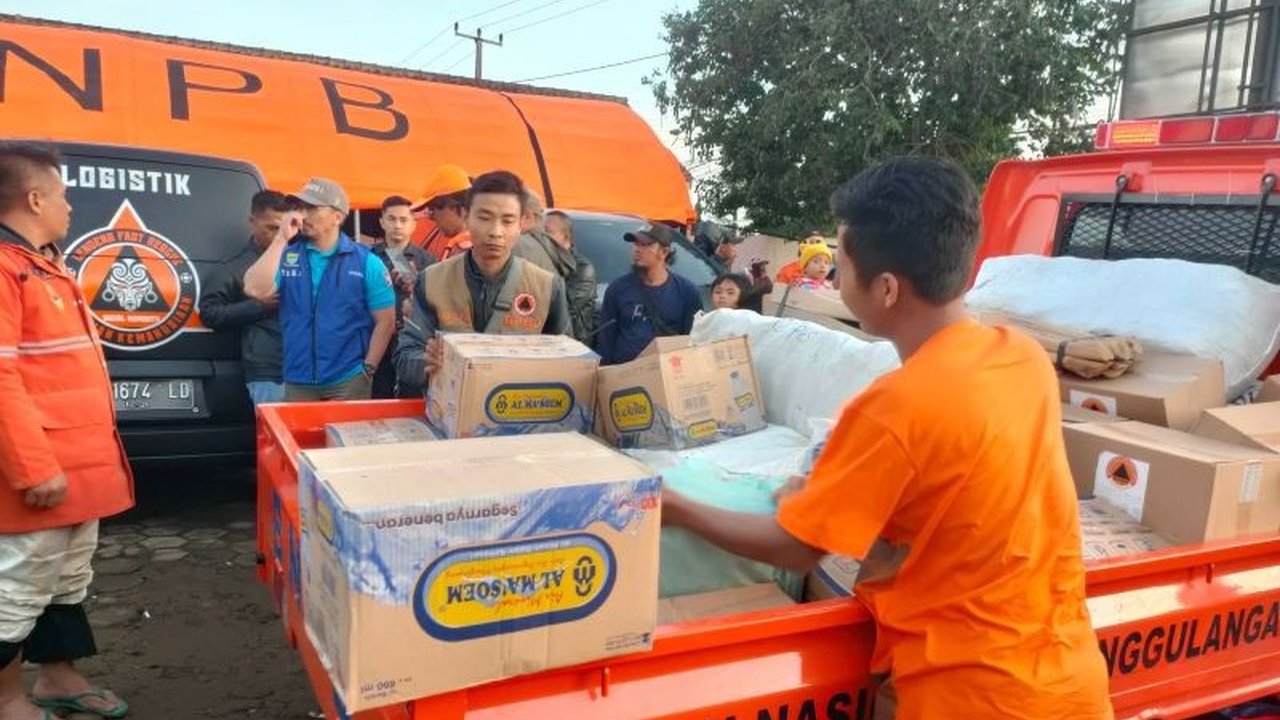 BPBD Kota Bandung segera mengirimkan Bantuan Logistik dan Personel ke lokasi bencana longsor di Cisarua, Kabupaten Bandung Barat, guna mempercepat evakuasi dan penanganan korban terdampak.