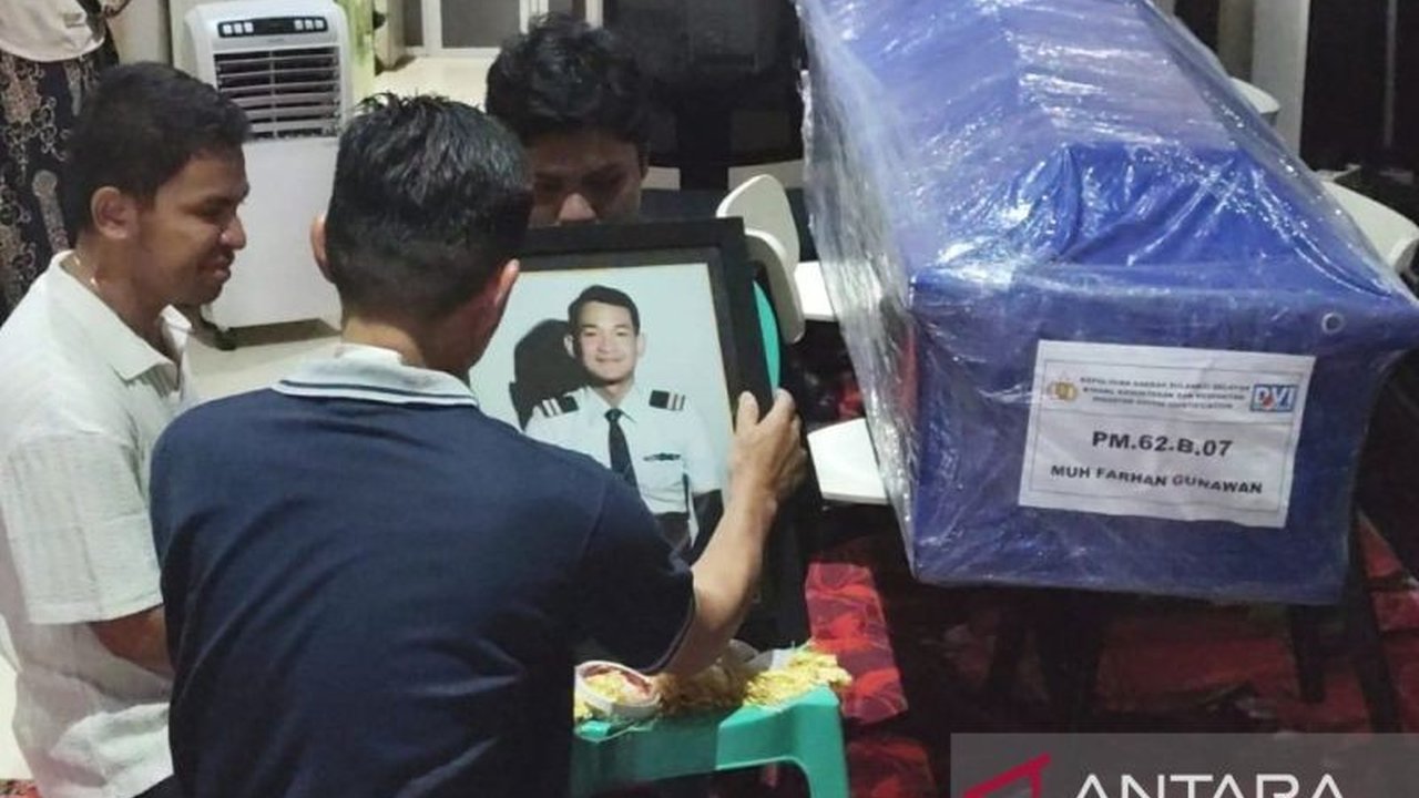 Muhammad Farhan Gunawan, copilot pesawat ATR 42-500 korban kecelakaan, dikenal tetangga sebagai sosok rendah hati dan mudah bergaul. Farhan Copilot Pesawat ATR ini meninggalkan kesan mendalam.