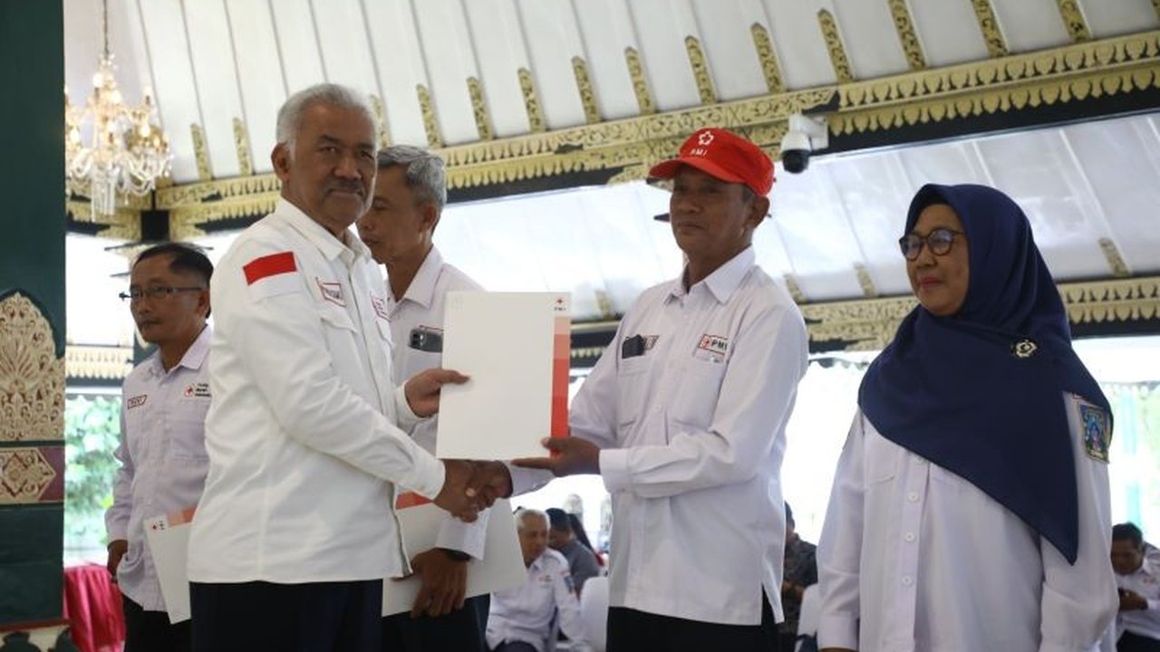 Palang Merah Indonesia Kabupaten Sleman sukses menggelar 204 kegiatan sosial dan kemanusiaan sepanjang 2025. Dedikasi PMI Sleman ini meliputi layanan donor darah, kesehatan, hingga pengurangan risiko bencana.