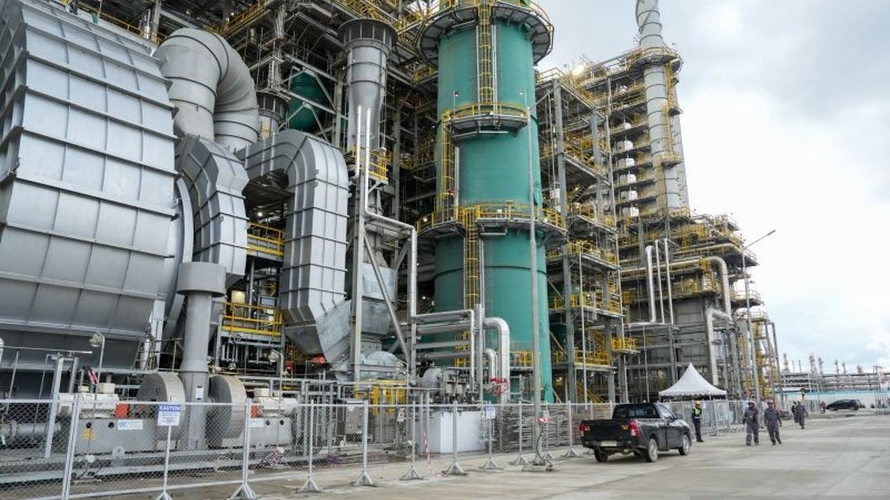 PT Semen Indonesia (Persero) Tbk (SIG) memasok 115 ribu ton semen untuk proyek Refinery Development Master Plan (RDMP) Balikpapan, memperkuat kemandirian energi nasional.