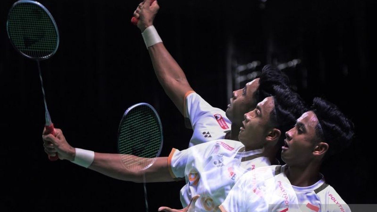 Harapan Merah-Putih untuk meraih gelar di BWF World Tour Super 500 Daihatsu Indonesia Masters 2026 kini berada di pundak Alwi Farhan serta ganda putra Raymond Indra/Nikolaus Joaquin. Simak jadwal dan peluang mereka!