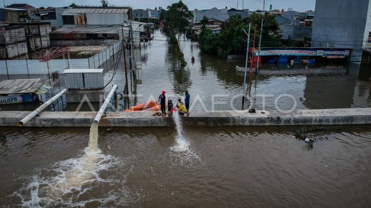 BPBD Tangerang mengimbau masyarakat untuk tetap siaga penuh menghadapi potensi hujan lebat berdasarkan peringatan BMKG, meski banjir di beberapa wilayah sudah surut.