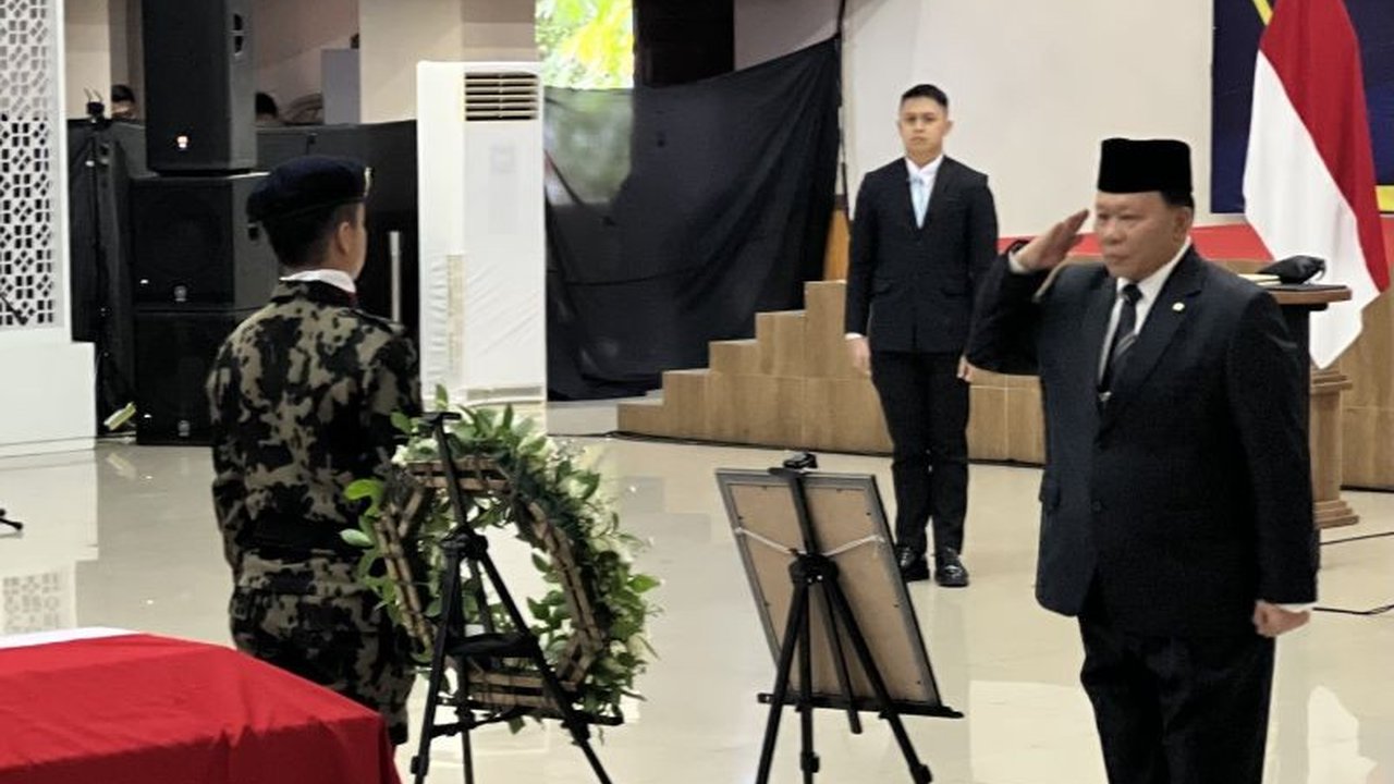 Kementerian Kelautan dan Perikanan (KKP) menggelar upacara penghormatan terakhir bagi tiga korban kecelakaan pesawat ATR 42-500, menunjukkan duka mendalam dan apresiasi atas dedikasi mereka.