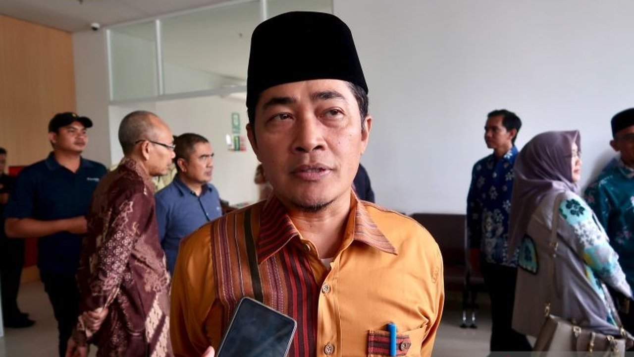 Nusa Tenggara Barat (NTB) berhasil melampaui target nasional dengan realisasi investasi NTB 2025 mencapai Rp61,10 triliun, menunjukkan iklim investasi yang positif di tengah tantangan fiskal daerah.