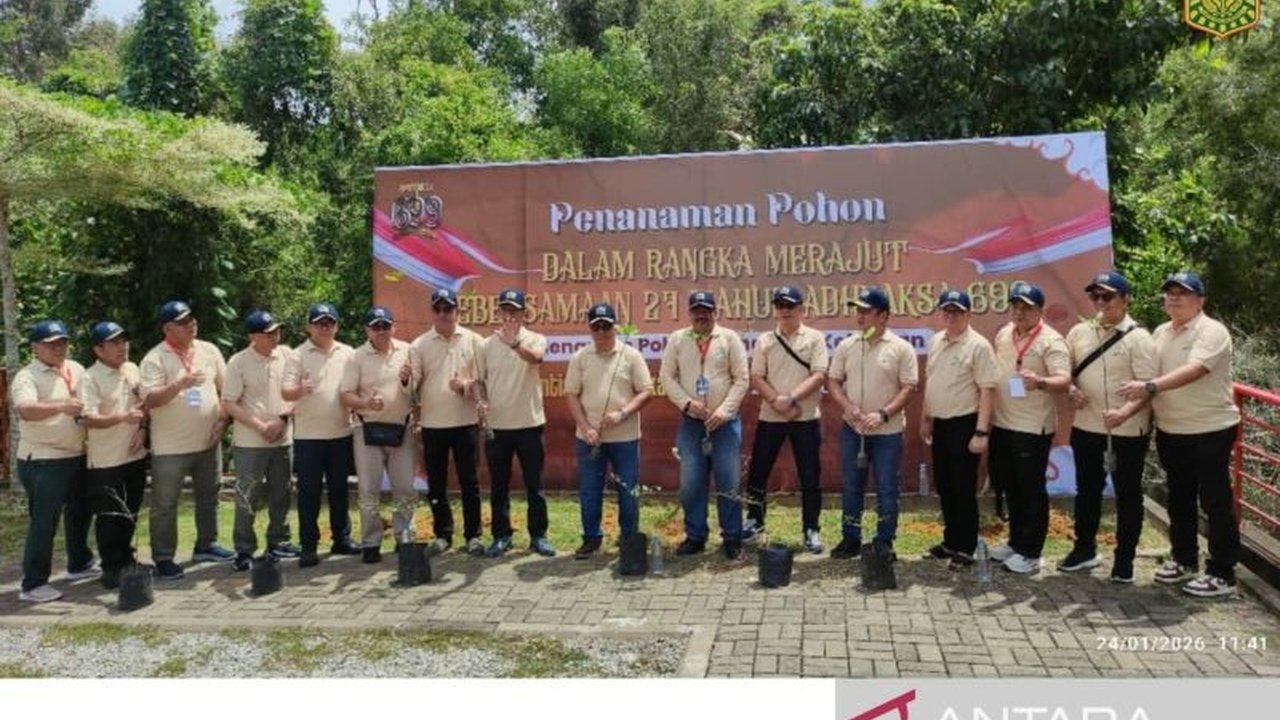 Kejaksaan Tinggi Kalimantan Barat (Kejati Kalbar) menunjukkan komitmennya terhadap lingkungan dan masyarakat melalui aksi Kejati Kalbar tanam pohon dan bakti sosial di Singkawang. Simak selengkapnya!