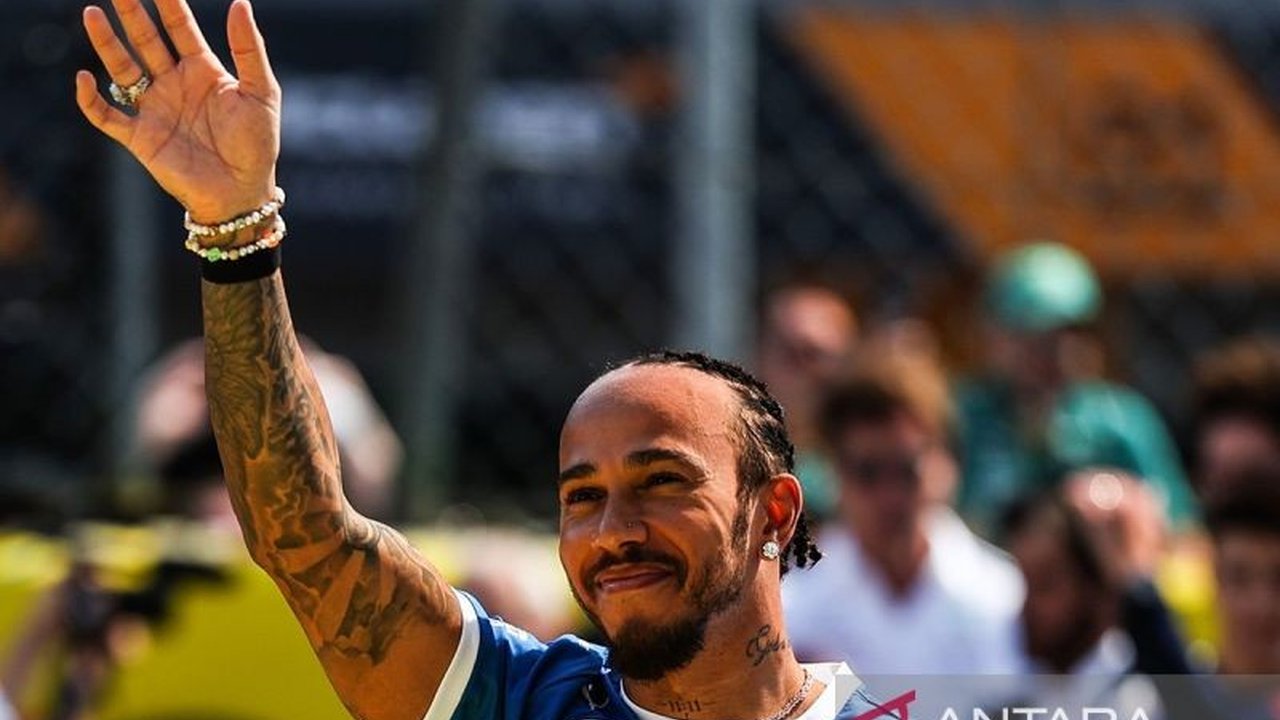 Ferrari memberikan kelonggaran waktu bagi Lewis Hamilton untuk beradaptasi dengan tim dan mobil SF-25. Juara dunia tujuh kali ini belum menunjukkan performa terbaiknya, menimbulkan pertanyaan tentang masa depannya di tim.