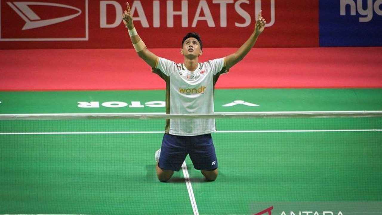 Alwi Farhan sukses meraih gelar juara Indonesia Masters 2026 dan kini mengincar turnamen level elite dunia hingga Olimpiade, menunjukkan ambisi besar di kancah bulutangkis.