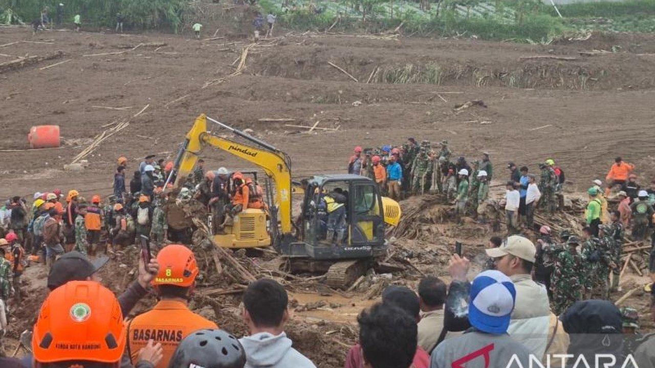 Tim SAR gabungan telah menyerahkan 25 kantong jenazah korban longsor Cisarua kepada tim DVI Polri untuk identifikasi, sementara pencarian 65 korban lainnya masih terus berlanjut.