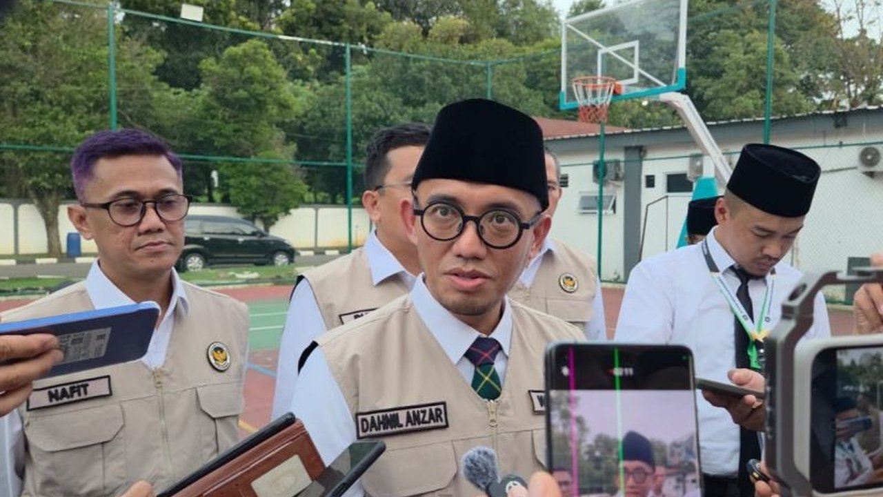 Wakil Menteri Haji dan Umrah Dahnil Anzar Simanjuntak mendesak Majelis Ulama Indonesia (MUI) untuk mengeluarkan fatwa tegas terkait praktik haji ilegal dan penggunaan dana hasil korupsi. Fatwa Haji Ilegal ini diharapkan dapat memberikan panduan jelas bagi