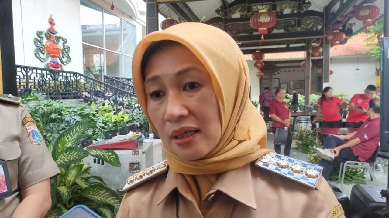 Pemerintah Kota Jakarta Barat menggencarkan pemeriksaan kesehatan korban banjir di wilayah terdampak, dengan fokus pada anak-anak dan lansia, untuk mencegah penyakit pascabanjir.