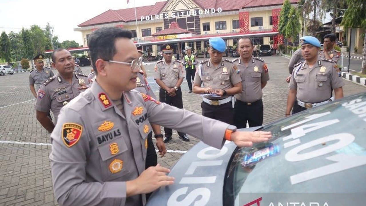 Polres Situbondo meluncurkan inovasi pemasangan barcode aduan polisi nakal pada kendaraan dinas operasional untuk meningkatkan transparansi dan pengawasan kinerja Polri, serta menjamin kerahasiaan pelapor.