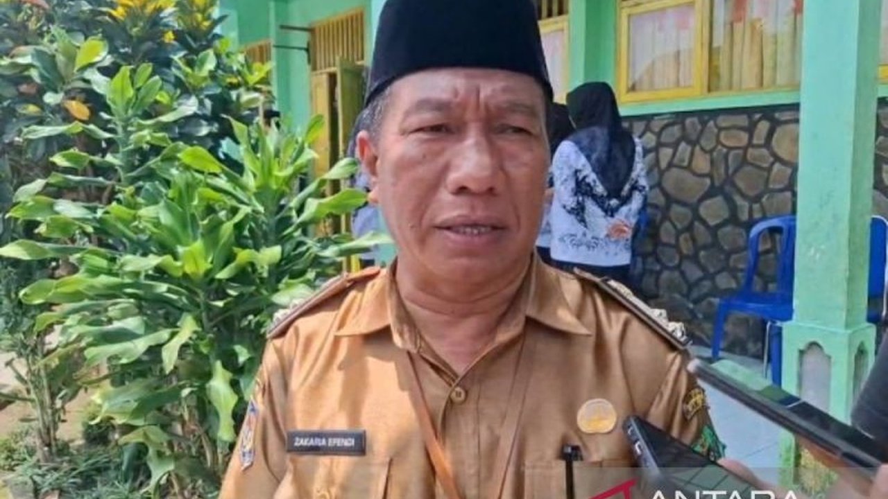 Sebanyak 240 sekolah di Rejang Lebong akan kembali menerima bantuan Smart TV dari pemerintah pusat pada tahun 2026, sebuah inisiatif untuk memajukan pendidikan di daerah tersebut.