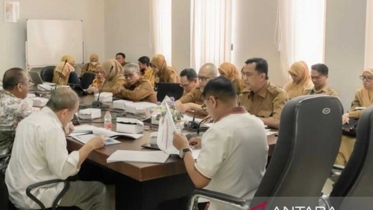 Pemerintah Kota Banjarmasin mengalokasikan Rp9 miliar untuk program Penanganan Permukiman Kumuh Banjarmasin di tahun 2026. Simak detail target dan fokus perbaikan yang akan dilakukan!
