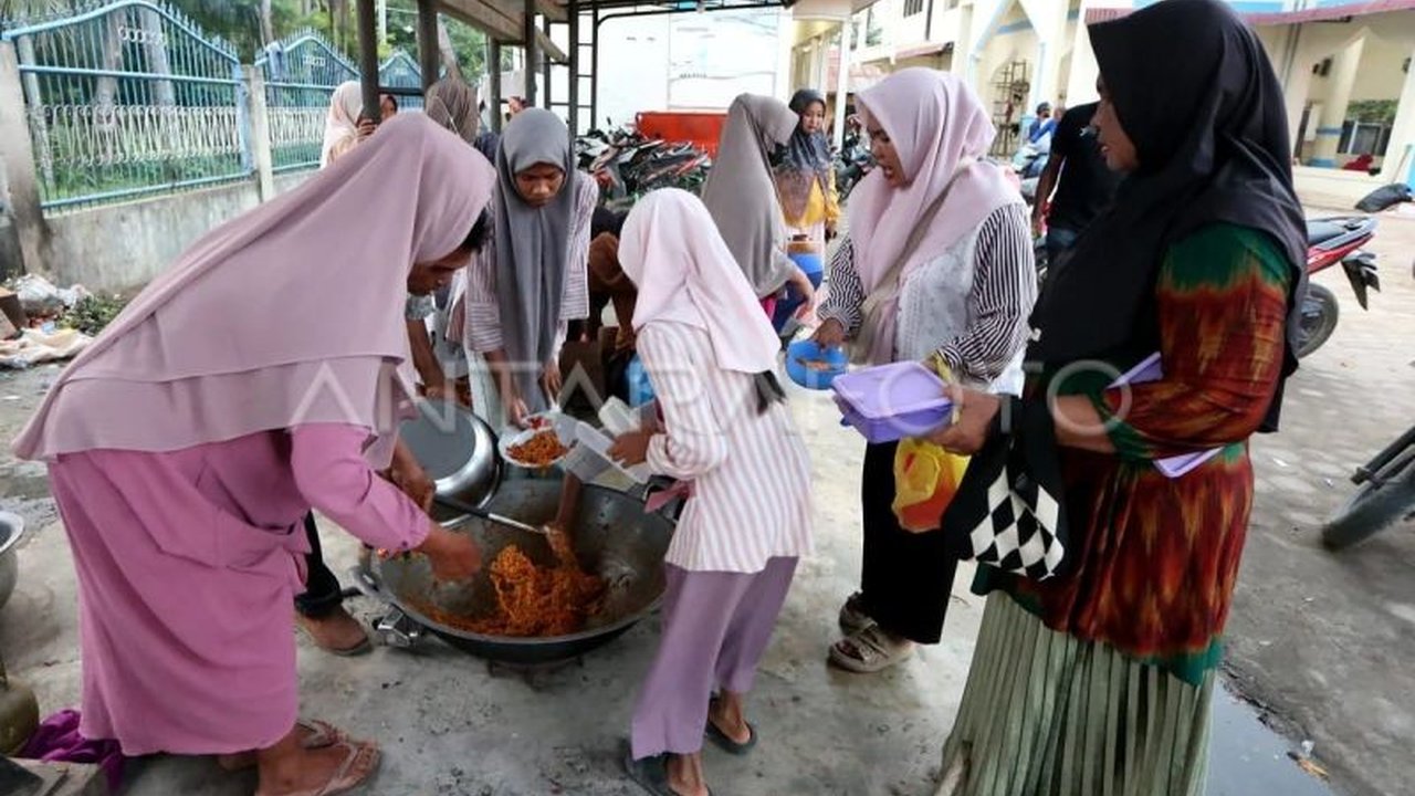 Dua bulan pasca bencana, puluhan ribu warga terdampak Banjir Aceh masih harus mengungsi di berbagai titik, menanti pemulihan kondisi.